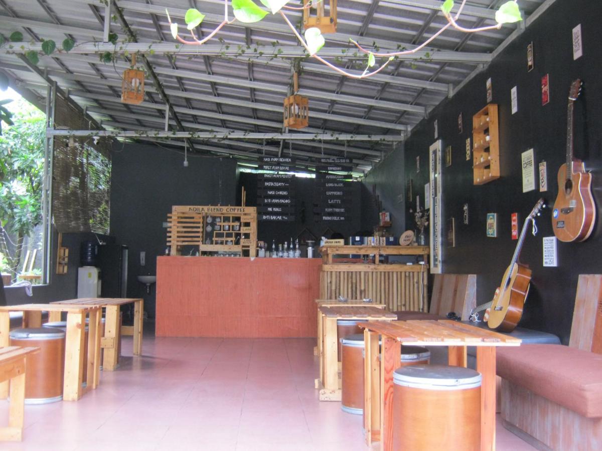 Aqilakost N Cafe Gadog Puncak Bogor Exterior foto